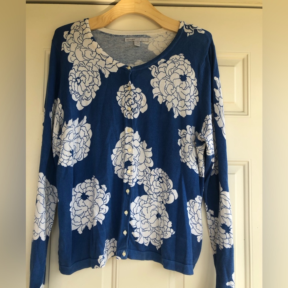 Old Navy periwinkle blue with white flower Cardigan button up sweater size XXL